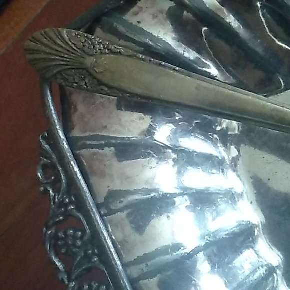 βοΈ Exquisite Silver FLORAL Quadruple PLATED FOOTED BRIDAL BASKET - Picture 10 of 16